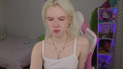 Snapshot of mia_waterlily chatting on 04-27-26, 03:26 Mia online show from 04-27-26, 03:26