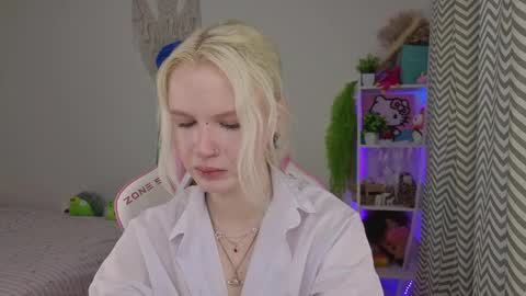 Snapshot of mia_waterlily chatting on 04-28-26, 03:22 Mia online show from 04-28-26, 03:22