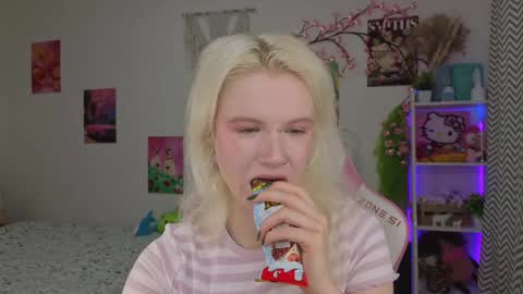 Snapshot of mia_waterlily chatting on 05-01-26, 03:33 Mia online show from 05-01-26, 03:33