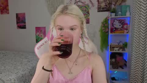 Snapshot of mia_waterlily chatting on 05-13-26, 03:26 Mia online show from 05-13-26, 03:26