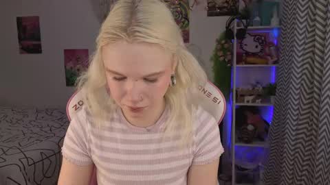 Snapshot of mia_waterlily chatting on 06-03-26, 03:20 Mia online show from 06-03-26, 03:20