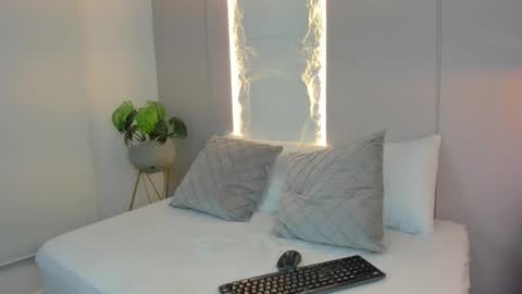 M I A online show from 03-28-26, 03:39