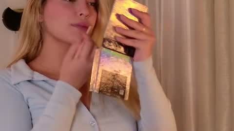 Mia White  online show from 07-29-26, 01:59