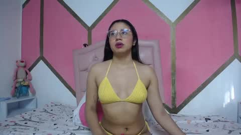 Snapshot of mia_wilsom chatting on 12-17-25, 12:55 Mia online show from 12-17-25, 12:55