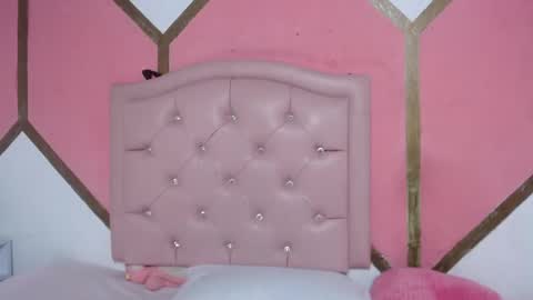 Mia online show from 01-05-26, 05:27