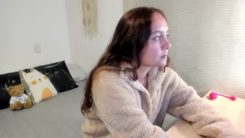 Snapshot of mia_xgray chatting on 02-08-25, 07:05 Mia online show from 02-08-25, 07:05