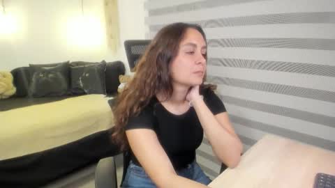 Snapshot of mia_xgray chatting on 11-10-25, 10:42 Mia online show from 11-10-25, 10:42