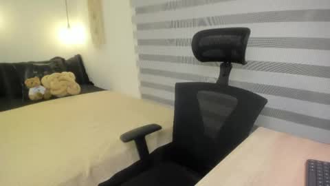 Snapshot of mia_xgray chatting on 05-27-26, 09:12 Mia online show from 05-27-26, 09:12