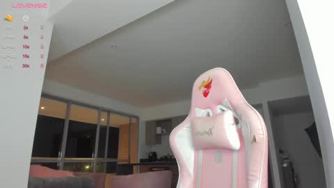 Snapshot of mia_yourmommy chatting on 01-22-25, 07:03     online show from 01-22-25, 07:03