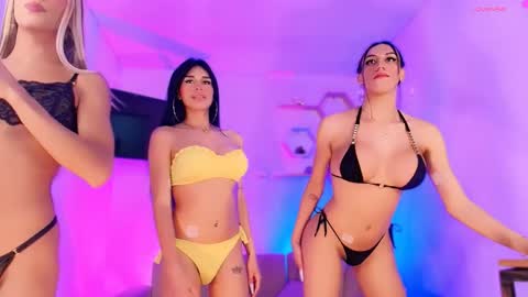 Snapshot of mia_yourmommy chatting on 01-28-25, 03:04     online show from 01-28-25, 03:04