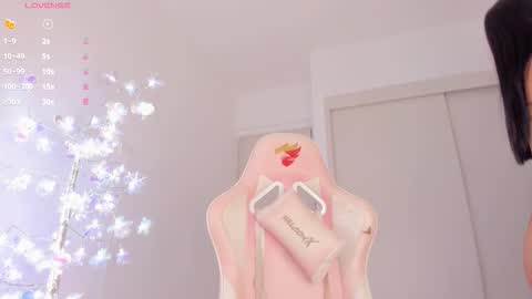 Snapshot of mia_yourmommy chatting on 01-16-26, 08:35 online show from 01-16-26, 08:35