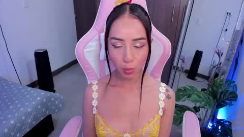 Snapshot of miaa_06 chatting on 03-05-25, 04:34 mia nicolle online show from 03-05-25, 04:34