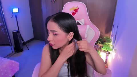 Snapshot of miaa_06 chatting on 11-13-25, 03:05 mia nicolle online show from 11-13-25, 03:05