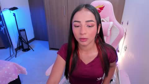 Snapshot of miaa_06 chatting on 01-07-26, 01:52 mia nicolle online show from 01-07-26, 01:52