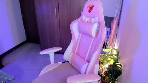 mia  nicolle online show from 04-29-26, 11:11