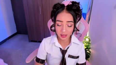 mia  nicolle online show from 05-15-26, 01:45