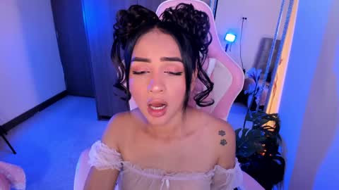 mia  nicolle online show from 05-21-26, 02:07