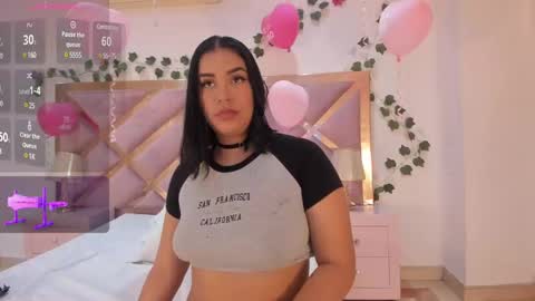 Snapshot of miaa_cameron1 chatting on 02-19-25, 12:33 Mia online show from 02-19-25, 12:33