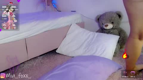 Snapshot of miaa_foxx_ chatting on 02-10-25, 12:08 Mia online show from 02-10-25, 12:08