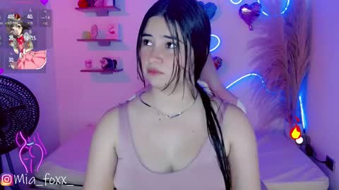 Snapshot of miaa_foxx_ chatting on 02-16-25, 09:05 Mia online show from 02-16-25, 09:05