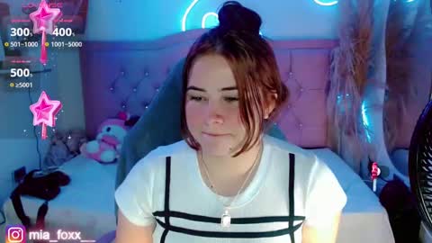 Snapshot of miaa_foxx_ chatting on 10-23-25, 09:13 Mia online show from 10-23-25, 09:13