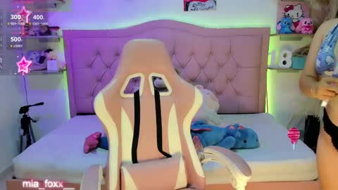 Snapshot of miaa_foxx_ chatting on 11-07-25, 01:16 Mia online show from 11-07-25, 01:16