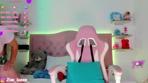 Mia online show from 05-27-26, 10:07