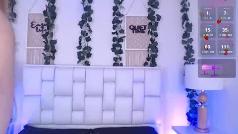 Snapshot of miaa_gh1 chatting on 02-25-25, 01:06 Mia online show from 02-25-25, 01:06