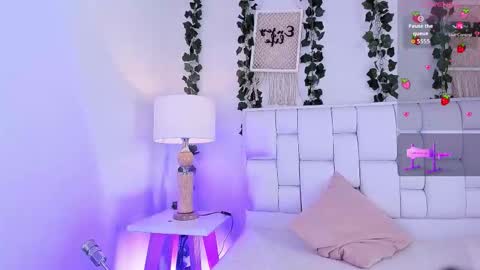 Snapshot of miaa_gh1 chatting on 10-15-25, 12:27 Mia online show from 10-15-25, 12:27