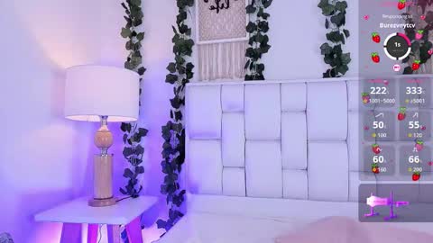 Snapshot of miaa_gh1 chatting on 10-29-25, 12:18 Mia online show from 10-29-25, 12:18