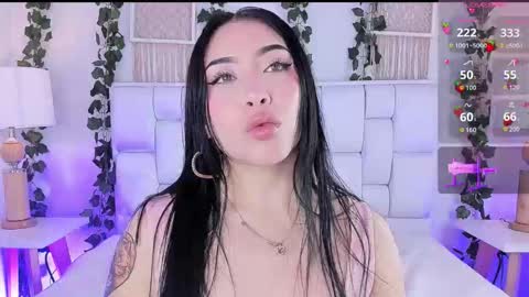 Snapshot of miaa_gh1 chatting on 11-06-25, 11:55 Mia online show from 11-06-25, 11:55