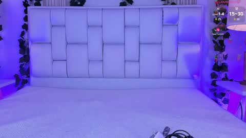 Mia online show from 04-12-26, 11:15