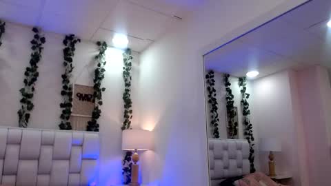 Mia online show from 06-06-26, 11:26