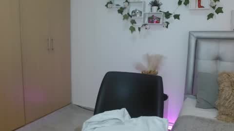 Snapshot of miaa_star_1x chatting on 05-11-26, 10:21 miaa_star_1x online show from 05-11-26, 10:21