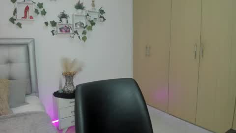 Snapshot of miaa_star_1x chatting on 06-03-26, 10:40 miaa_star_1x online show from 06-03-26, 10:40