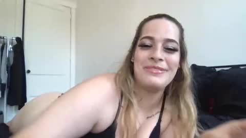 Mia Moji online show from 05-10-26, 04:12