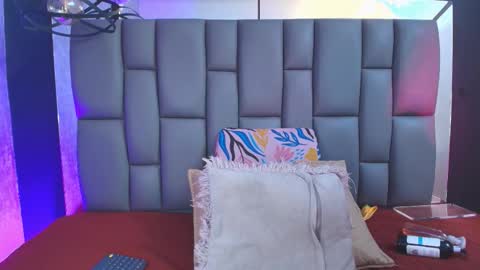 Mia online show from 09-11-25, 12:05