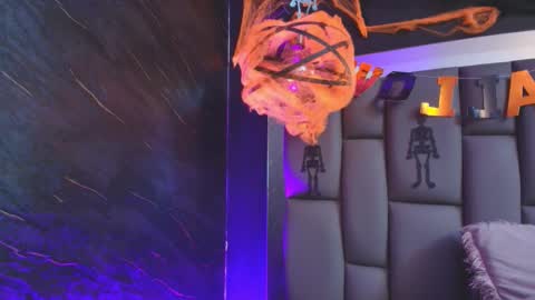 Mia online show from 10-31-25, 12:06