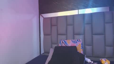 Mia online show from 11-24-25, 12:05