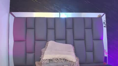 Mia online show from 02-26-26, 12:04