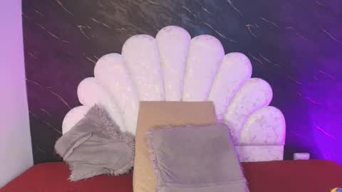 Mia online show from 03-27-26, 12:05