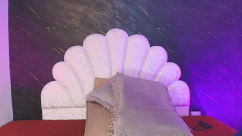 Mia online show from 03-31-26, 12:05