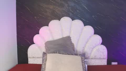 Mia online show from 04-01-26, 12:06