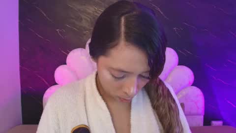 Mia online show from 05-07-26, 12:10