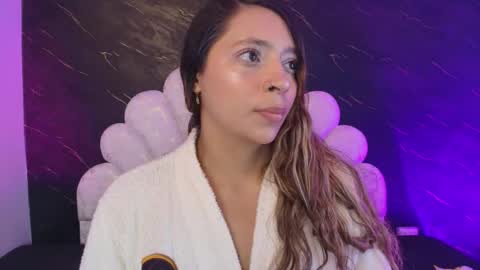 Mia online show from 05-13-26, 12:02