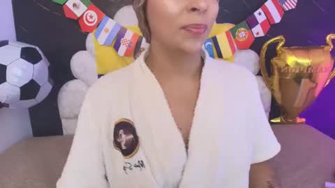 Mia online show from 07-10-26, 12:08