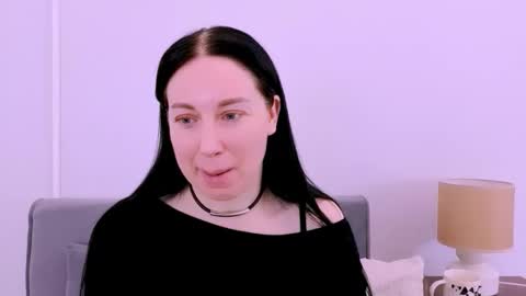 Mia online show from 04-15-26, 03:30