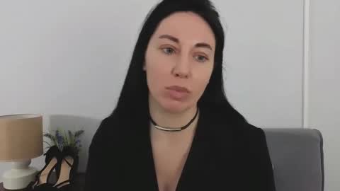 Mia online show from 05-20-26, 03:18