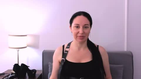 Mia online show from 07-18-26, 06:17