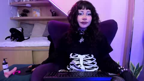 Mia online show from 02-02-25, 12:57